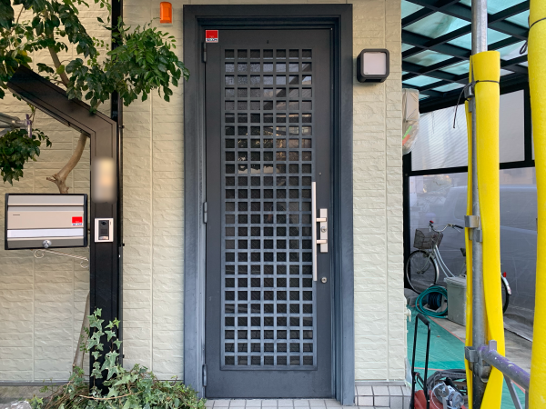 アルミ製玄関扉のリフォーム塗装